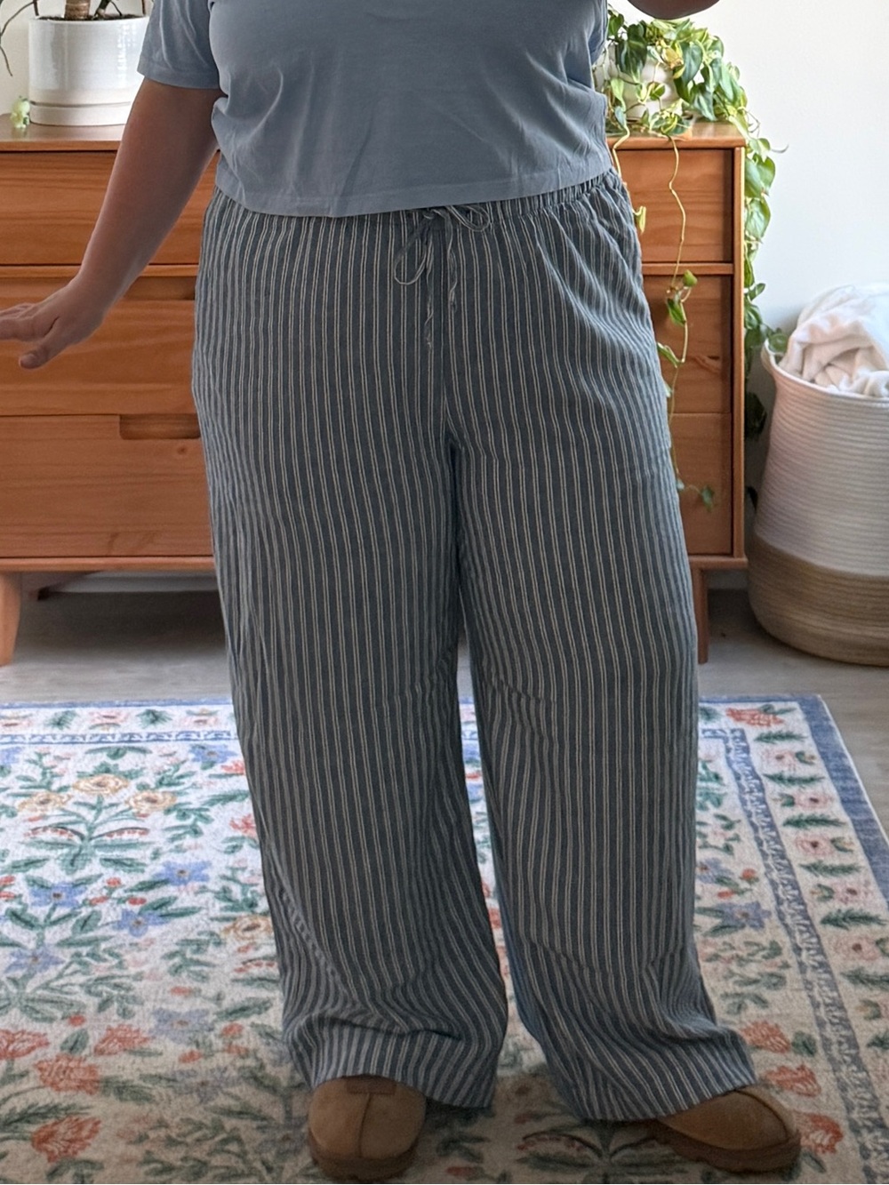 Old Navy linen blend blue and white stripe pants